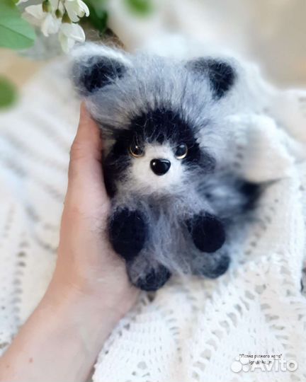 Енот вязаная мягуая игрушка ручной работы0