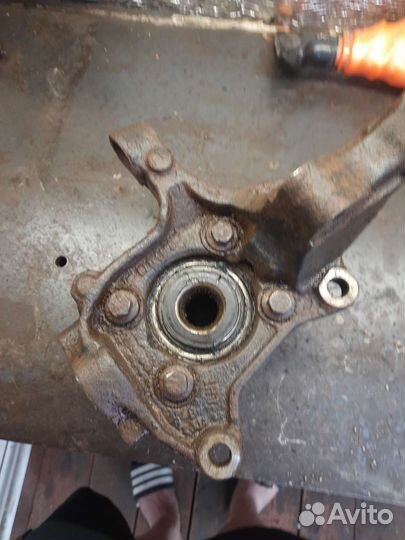 Поворотный кулак со ступецей в сборе вольво хс90