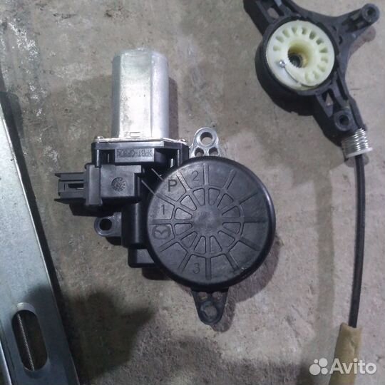 Стеклоподъемник двери передней правой mazda 3 BL