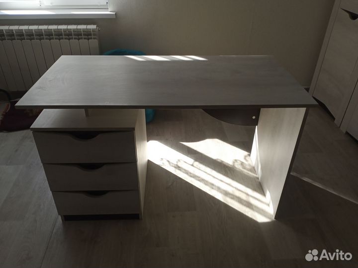 Письменный стол