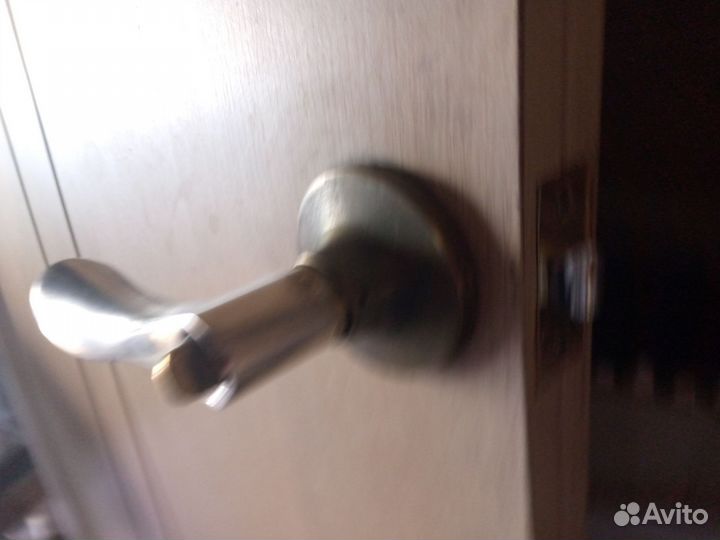 Двери входные деревянные