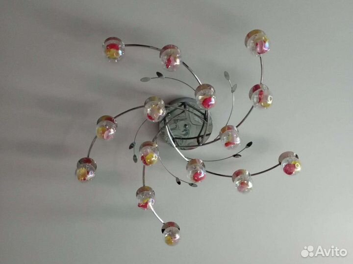 Люстра в отличном состоянии. С пультом