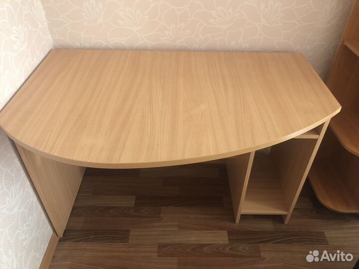 Стол письменный/компьютерный