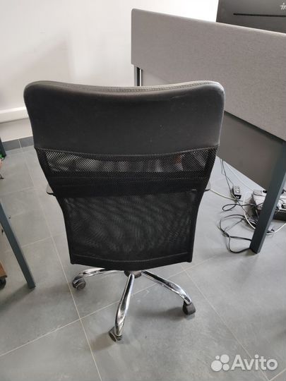 Офисное кресло