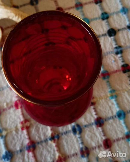 Ваза красная