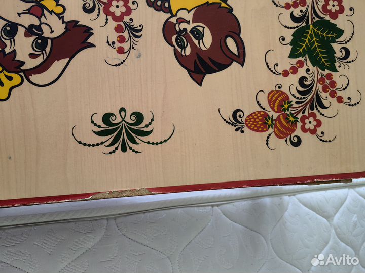 Детский столик, стул, этажерка для игрушек