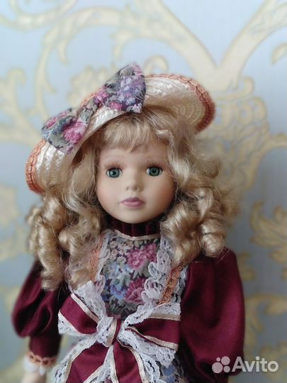 Фарфоровая винтажная куколка 40 см из Европы