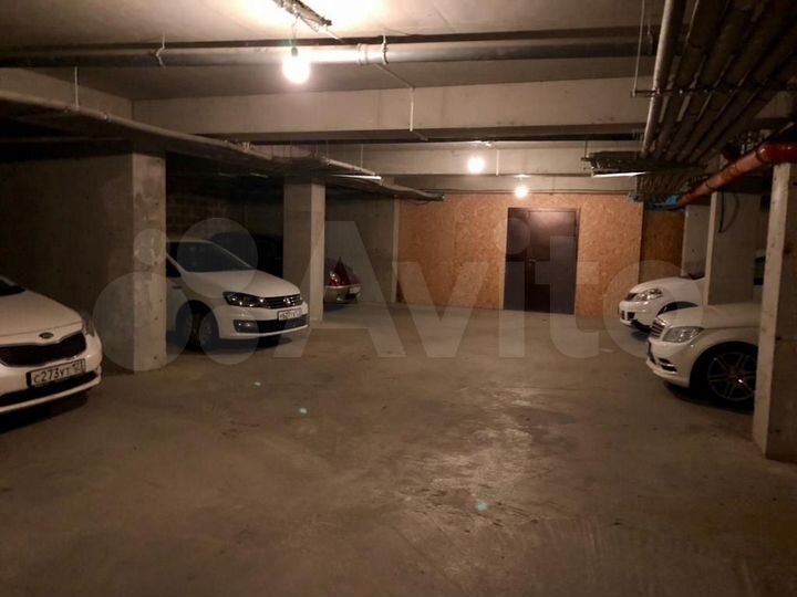 Машиноместо, 14 м²