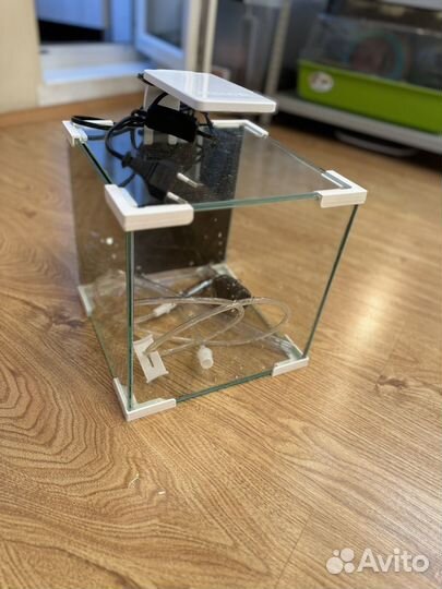 Отдам аквариум 25*25*25 с лампой и сифоном