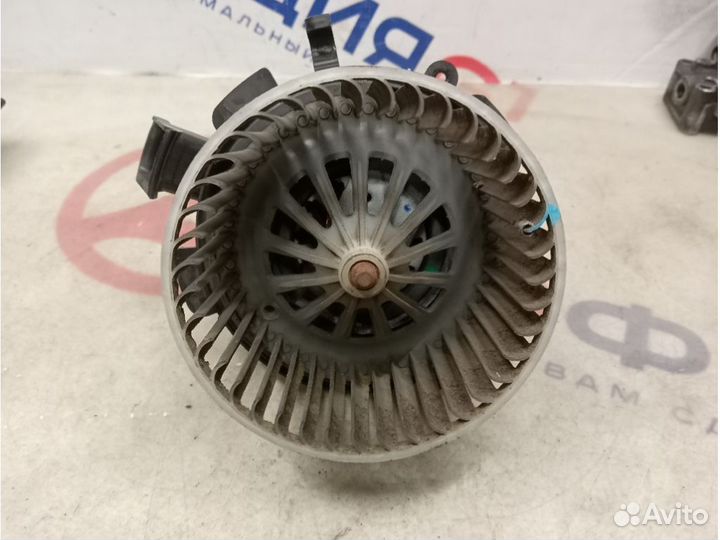 Моторчик печки dacia duster