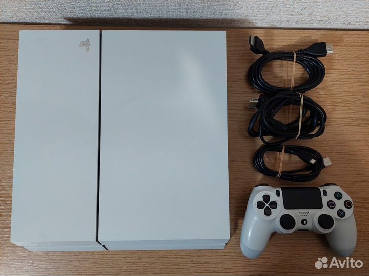 Playstation 4 1tb white + Шлем PS VR