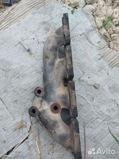 Коллектор выпускной на Volkswagen Passat B5