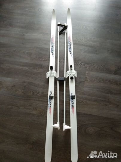 Продам лыжи с ботинками