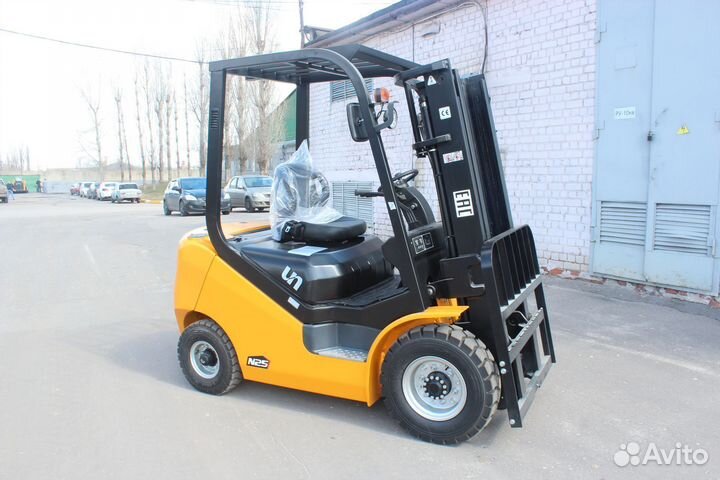 Вилочный погрузчик UN Forklift FG25, 2024