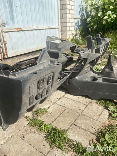 Торпедо салона / пластик салона toyota Hilux 2014