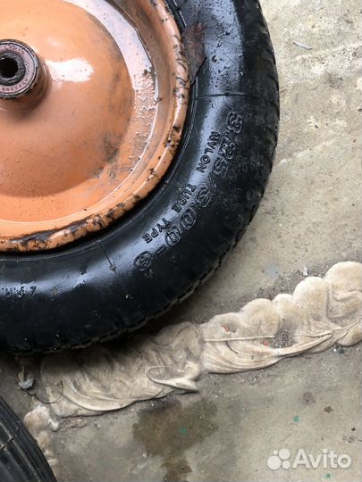 Лот колеса для тачки