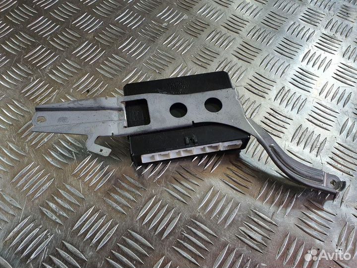 Модуль управления двери передней правой Lexus LS 4