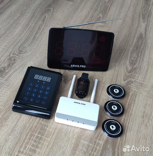 Система вызова: кнопка вызова официанта с часами