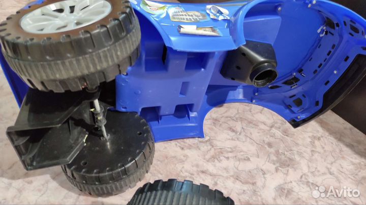 Детская машинка каталка с ручкой