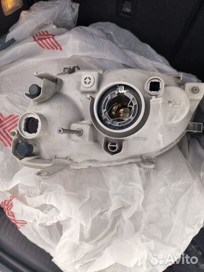 Фара правая Toyota Raum EXZ 10