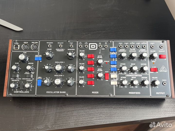 Behringer model d