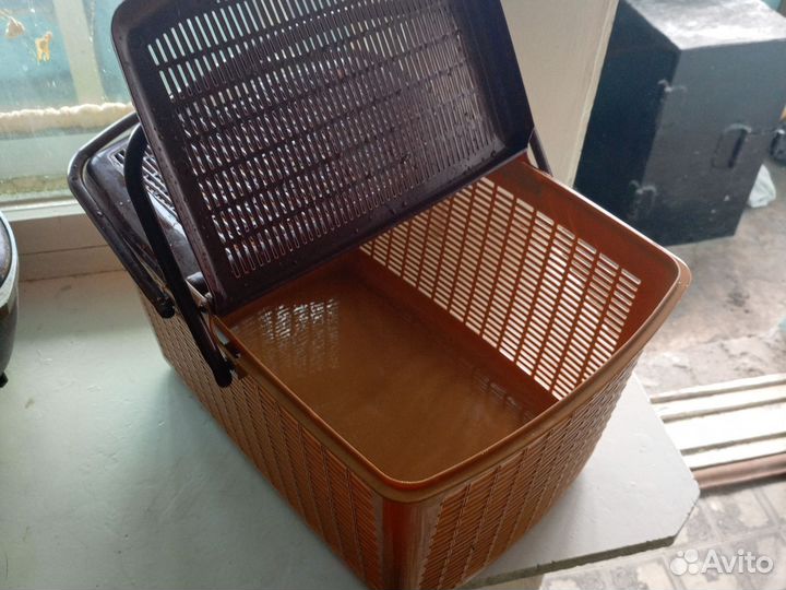 Корзина для пикника пластиковая с крышками