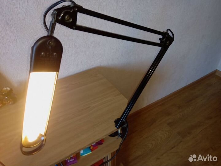 Настольная лампа