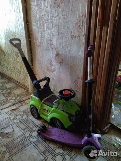 Отдам машинку и самокат