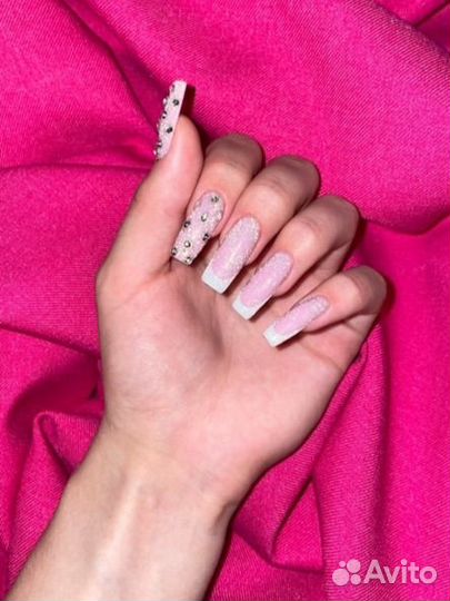Модель на маникюр и педикюр