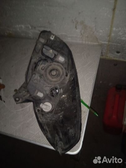 Правая фара Рено sandero 2011