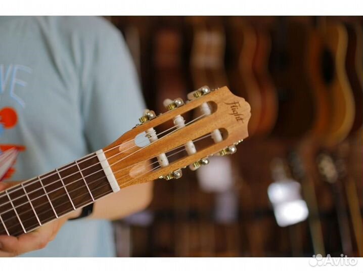 Flight GUT 350 SP/SAP гиталеле с чехлом