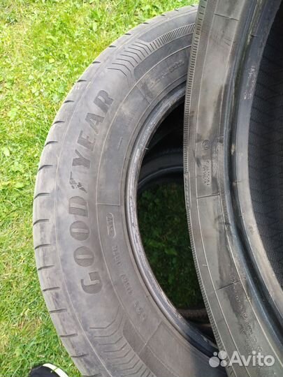 Goodyear EfficientGrip 215/65 R16 98