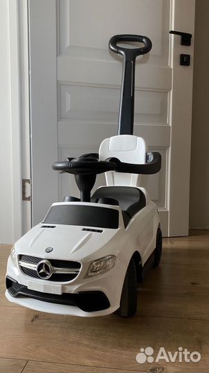 Машинка каталка толокар с ручкой