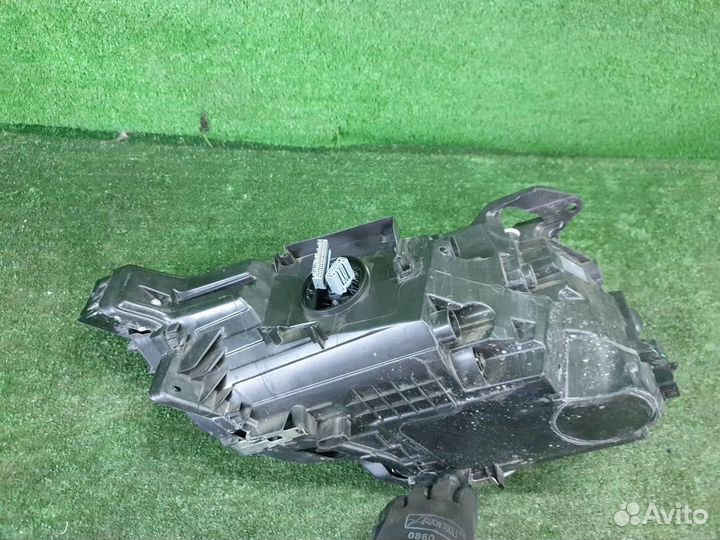 Фара правая Volvo XC60