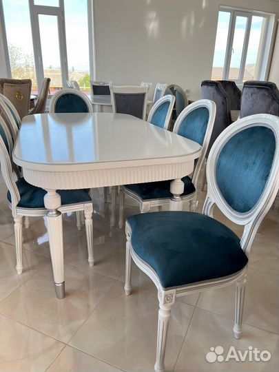Стол и стулья