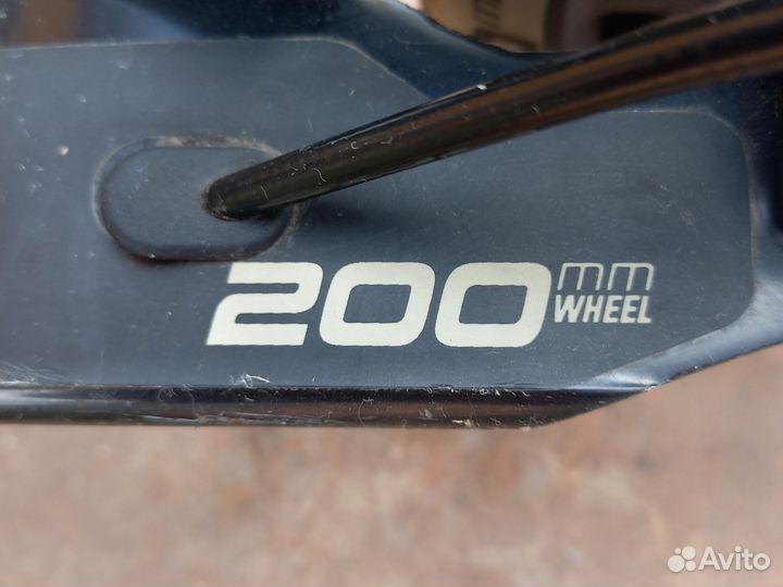 Самокат для мальчиков с ручным тормозом roces