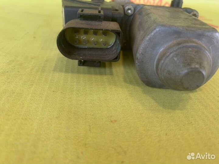 Мотор стеклоподъемника передний левый Audi A4