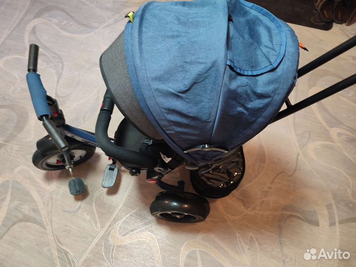 Детский трехколесный велосипед с ручкой