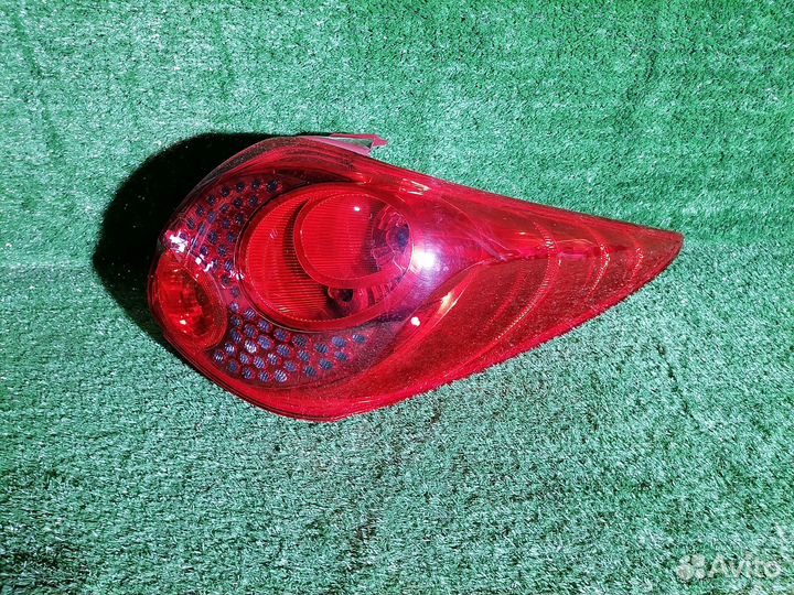 Фонарь правый 9680157980 универсал Peugeot 207 WK