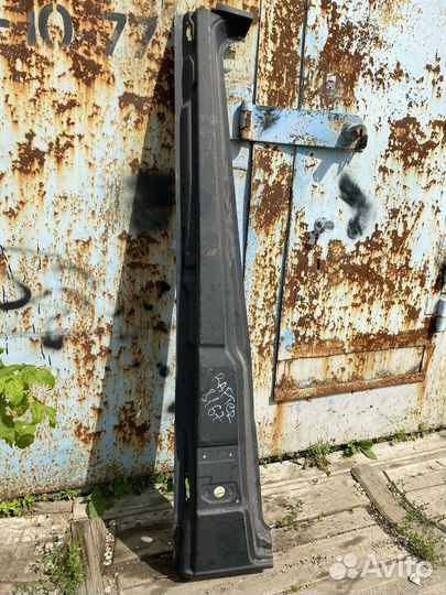 Центральная стойка кузова Volkswagen Crafter