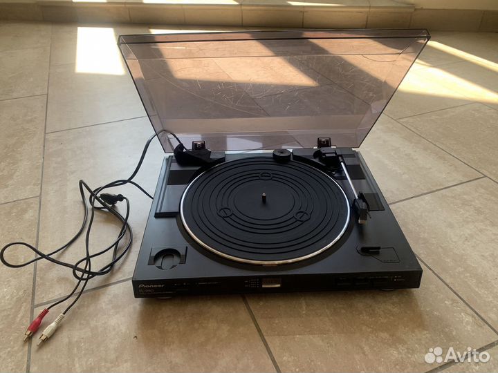 Проигрыватель виниловых пластинок