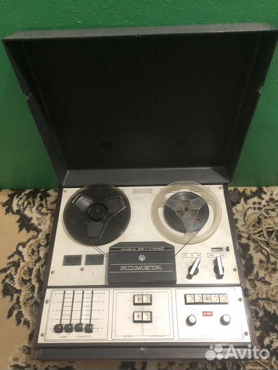 Катушечный магнитофон 