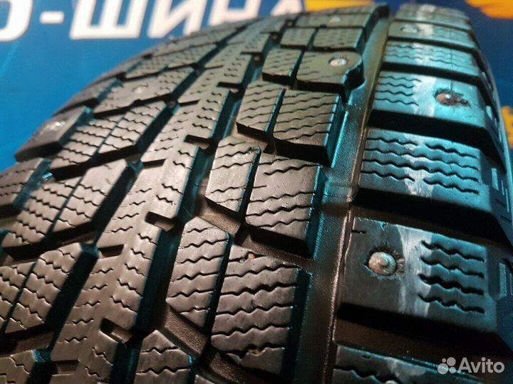 Dunlop SP Winter Ice 01 215/65 R16
