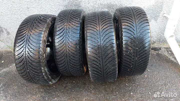 Goodyear Vector 4Seasons 215/45 R16