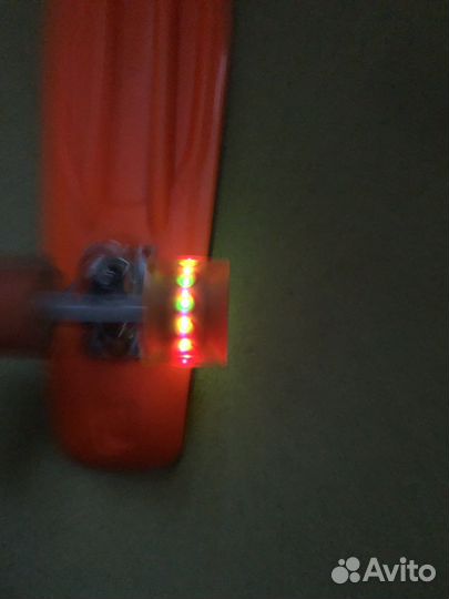 Скейтборд в идеальном состоянии+колёза светятся