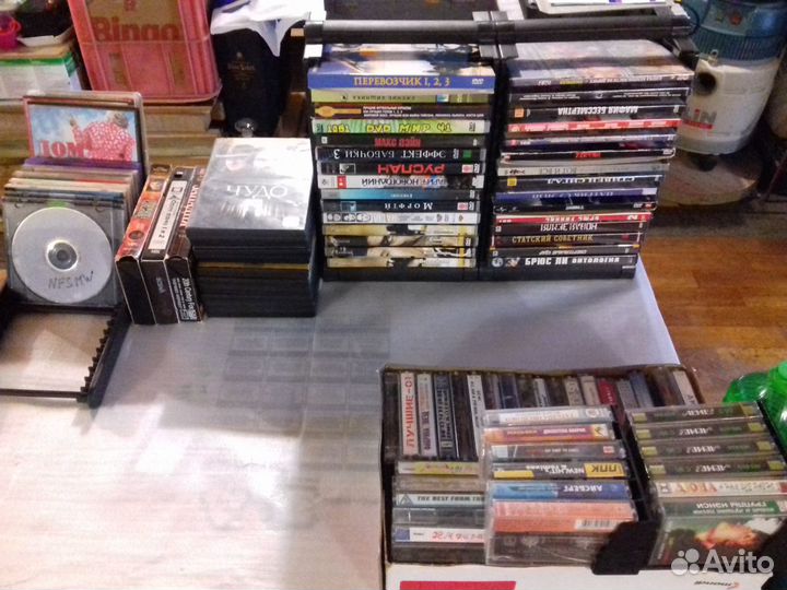 Видеотека (видеодиски и видеокассеты)