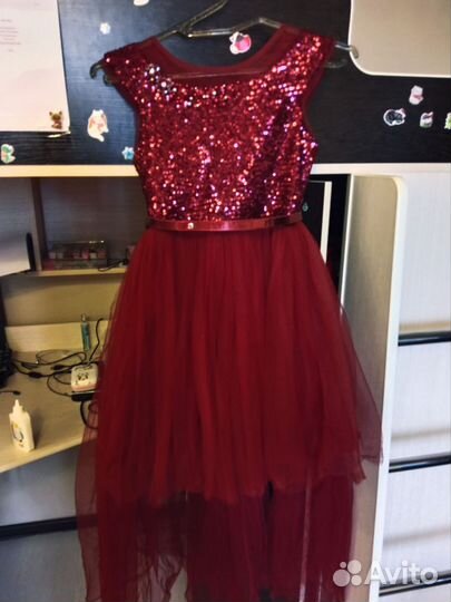 Платье на девочку со шлейфом р.128