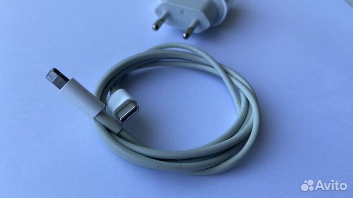 Быстрая зарядка для iPhone 20w оригинал б/у