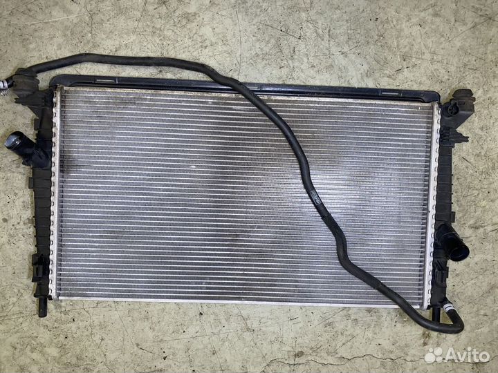 Радиатор охлаждения Volvo S40 MS 3M5H80005RK