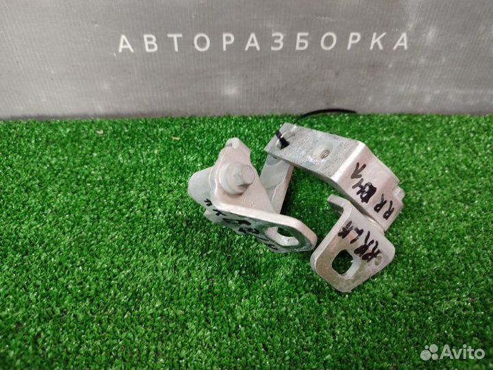 Петли двери задние левые Ford Focus 3 седан 2.0L